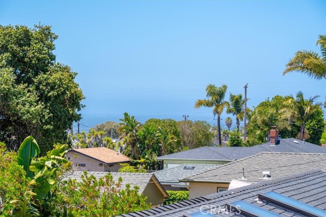 1296 Saratoga Avenue, Grover Beach CA: https://media.crmls.org/medias/c49d13f3-132a-4ae9-ac99-d05970525595.jpg