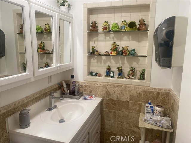 802 Rama Dr., La Puente CA: https://media.crmls.org/medias/c49d2fcd-429e-4842-a578-9492f58f8d96.jpg