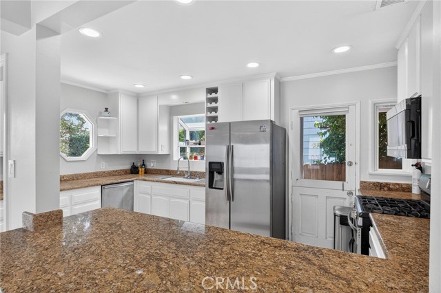 Detail Gallery Image 5 of 27 For 608 35th St, Manhattan Beach,  CA 90266 - 3 Beds | 2 Baths