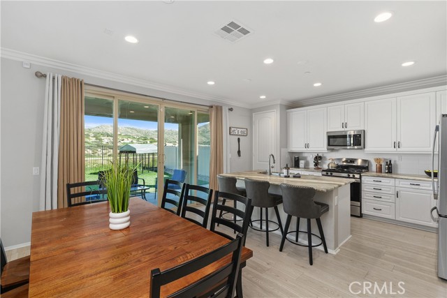 Detail Gallery Image 6 of 48 For 3056 Eveningcloud St, Hemet,  CA 92543 - 3 Beds | 2/1 Baths