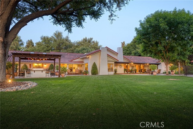 6695 N Van Ness Boulevard, Fresno CA: https://media.crmls.org/medias/c49de6ad-5aeb-4cdd-9b68-a771cc634031.jpg