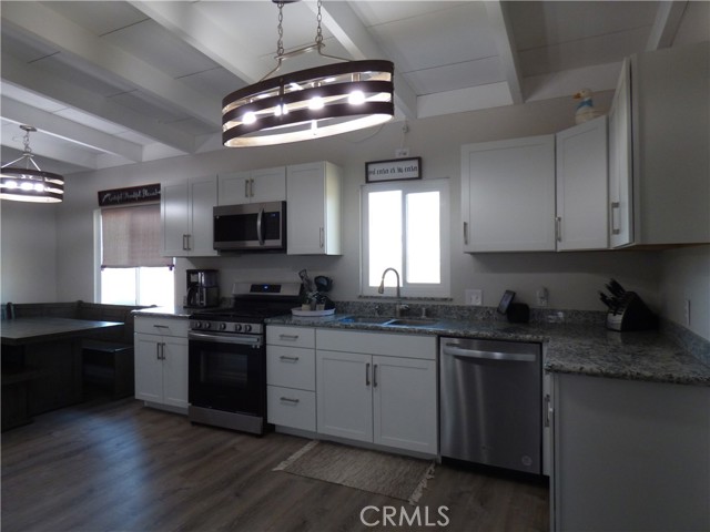 Detail Gallery Image 2 of 33 For 21990 Ramona Ave, Apple Valley,  CA 92307 - 3 Beds | 1/1 Baths