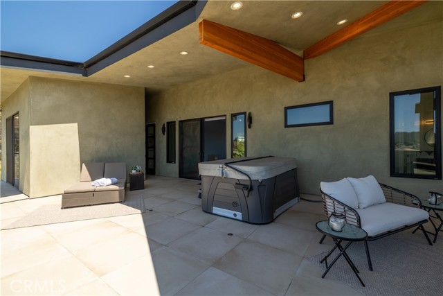 1088 Via Conca Doro, Vista CA: https://media.crmls.org/medias/c49fa475-b3c7-4714-bb09-23b60d628e59.jpg