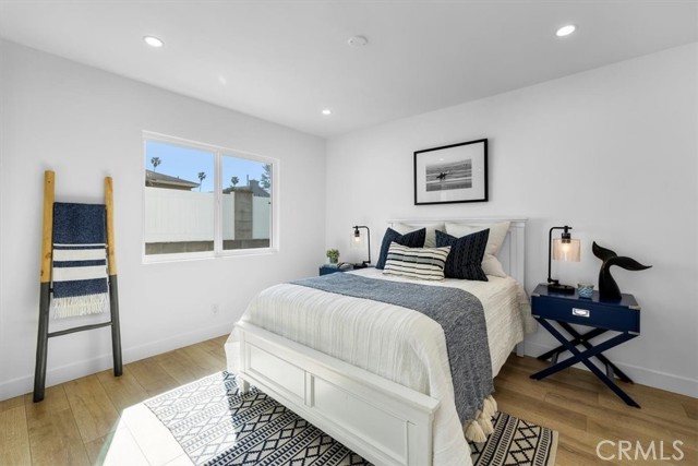 2nd great size bedroom.