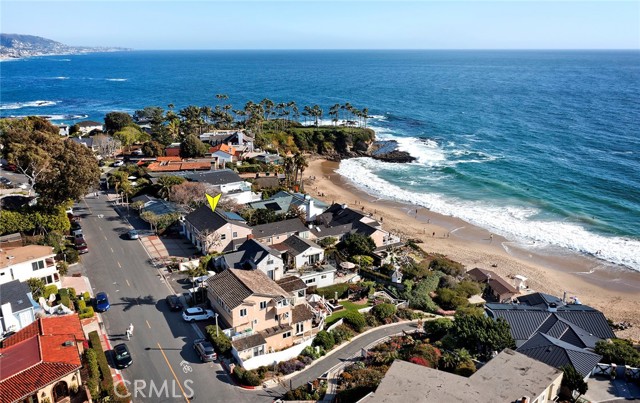 1259 Cliff Drive, Laguna Beach CA: https://media.crmls.org/medias/c4a0280e-3d3a-4202-a4e5-5fecf1a674cb.jpg