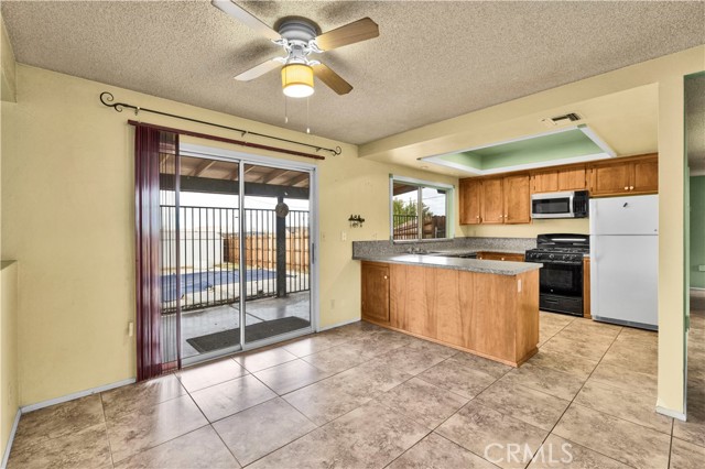 Detail Gallery Image 10 of 47 For 58116 Desert Gold Dr, Yucca Valley,  CA 92284 - 3 Beds | 2 Baths
