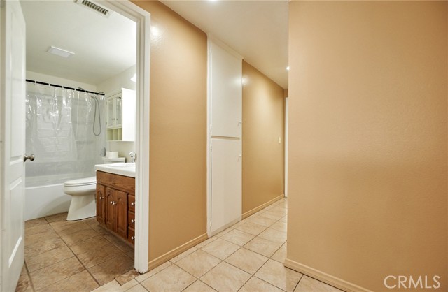 Detail Gallery Image 14 of 24 For 6934 Rogers Ln, San Bernardino,  CA 92404 - 4 Beds | 2 Baths