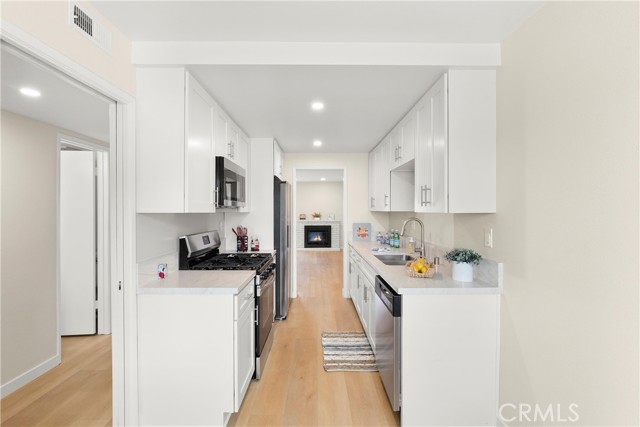 Detail Gallery Image 14 of 32 For 18853 Lister Lane, Huntington Beach,  CA 92646 - 2 Beds | 1/1 Baths