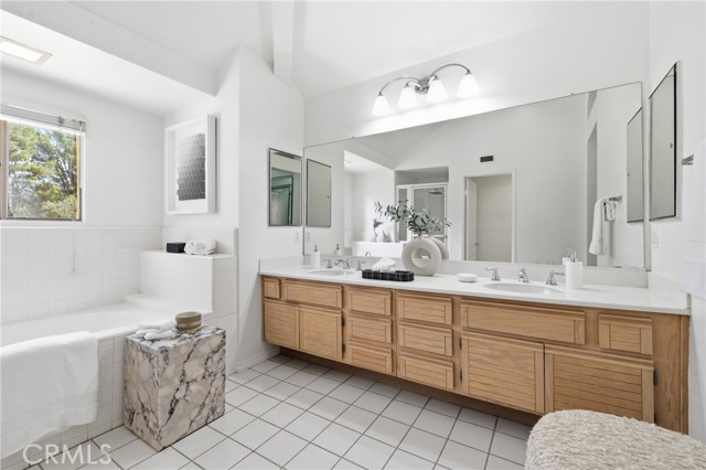 Detail Gallery Image 16 of 27 For 909 Muirfield, Newport Beach,  CA 92660 - 2 Beds | 2/1 Baths