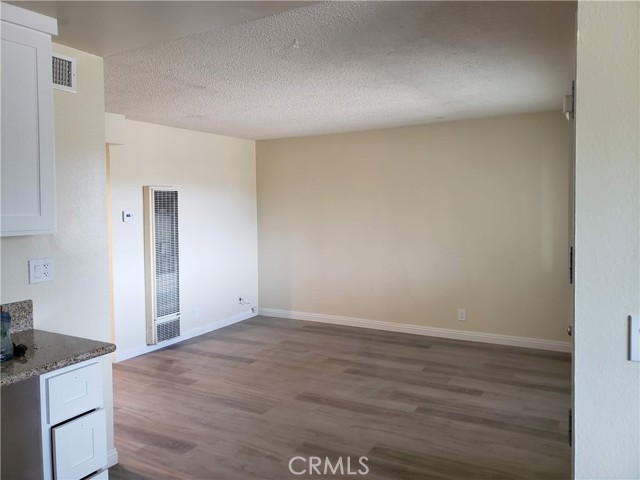 Detail Gallery Image 5 of 13 For 912 S Ash Ave #6,  Inglewood,  CA 90301 - 2 Beds | 1 Baths