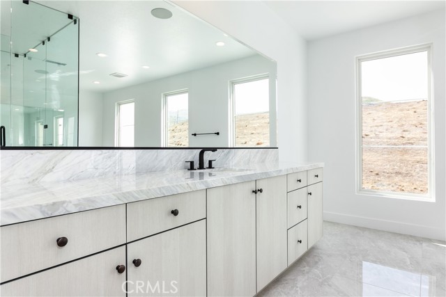 Detail Gallery Image 39 of 45 For 11770 N Hillsborough Ln, Porter Ranch,  CA 91326 - 6 Beds | 5/1 Baths