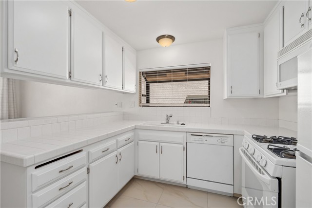 Detail Gallery Image 12 of 26 For 26007 Alizia Canyon Dr a,  Calabasas,  CA 91302 - 3 Beds | 2/1 Baths