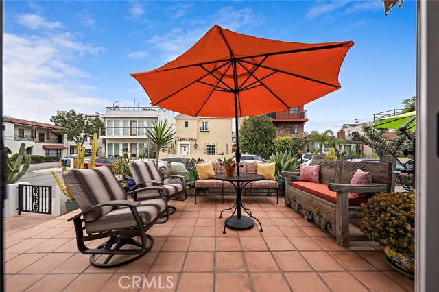 69 Santa Ana Avenue, Long Beach CA: https://media.crmls.org/medias/c4a3dc6d-5601-4fe9-8028-32b1e8a72ce6.jpg