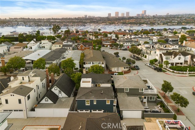 1585 Miramar Drive, Newport Beach CA: https://media.crmls.org/medias/c4a40717-e3ac-45ee-b04d-e95aa8a680dc.jpg