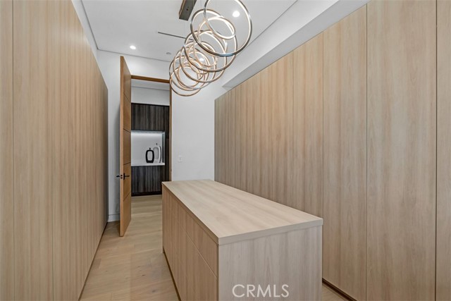 Detail Gallery Image 30 of 50 For 13016 Chandler, Sherman Oaks,  CA 91401 - 6 Beds | 6/1 Baths