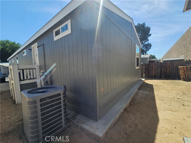 350 San Jacinto Avenue, Perris CA: https://media.crmls.org/medias/c4a52bc8-deb6-4717-bcf5-0ff1e521071d.jpg