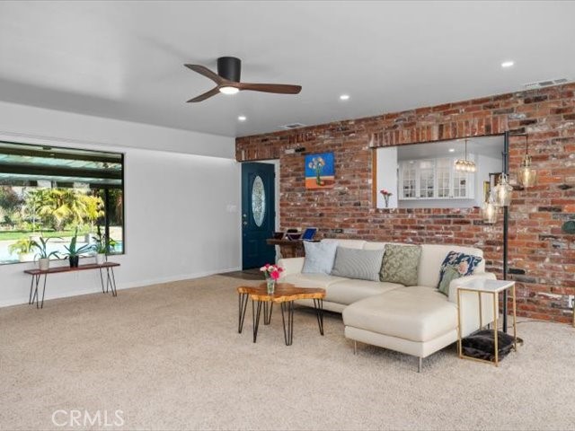 https://media.crmls.org/medias/c4a5a23d-9c43-48a6-a36a-c90db48f9fd0.jpg?preset=X-Large