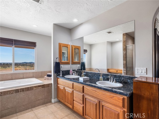 Detail Gallery Image 46 of 73 For 13850 Nightshade Rd, Apple Valley,  CA 92307 - 5 Beds | 5 Baths