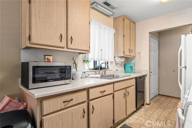 Detail Gallery Image 4 of 39 For 631 North St, Corning,  CA 96021 - 2 Beds | 1 Baths