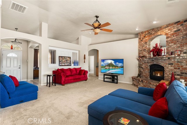Detail Gallery Image 9 of 53 For 10938 Sunny Vista Rd, Victorville,  CA 92392 - 3 Beds | 3 Baths