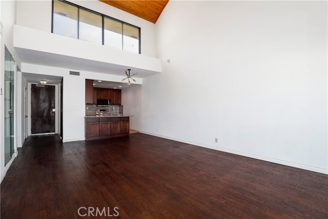 435 S La Fayette Park Place, Los Angeles CA: https://media.crmls.org/medias/c4aa2eb6-1fec-4b6f-846c-121c3f687948.jpg