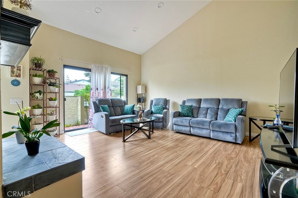 3304 Caminito Eastbluff - photo 5