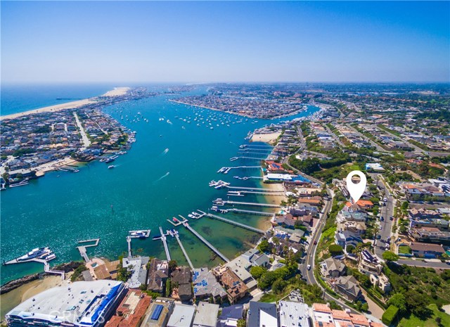 2301 Pacific Drive, Corona del Mar CA: https://media.crmls.org/medias/c4acc685-e7f1-4bfa-997a-f85d5933633a.jpg