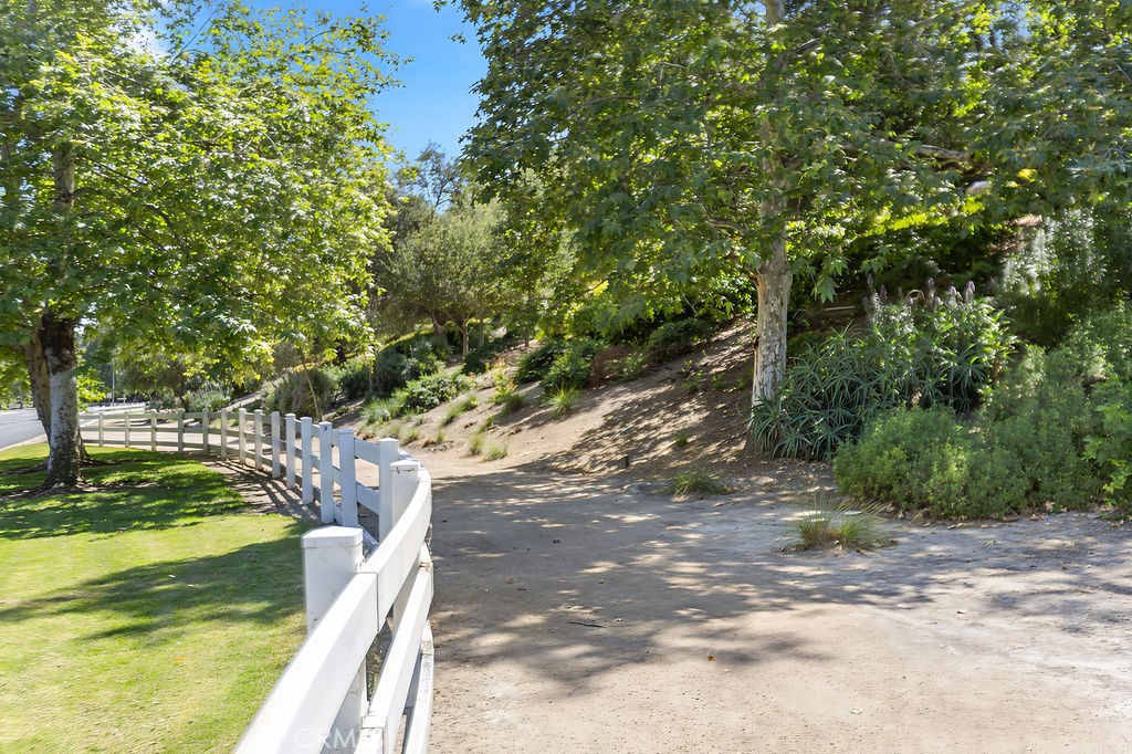 https://media.crmls.org/medias/c4acedea-d8ef-461e-b340-dc41e382d351.jpg?preset=X-Large