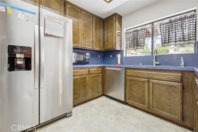 Detail Gallery Image 7 of 27 For 13650 Fenton Ave, Sylmar,  CA 91342 - 4 Beds | 2/1 Baths