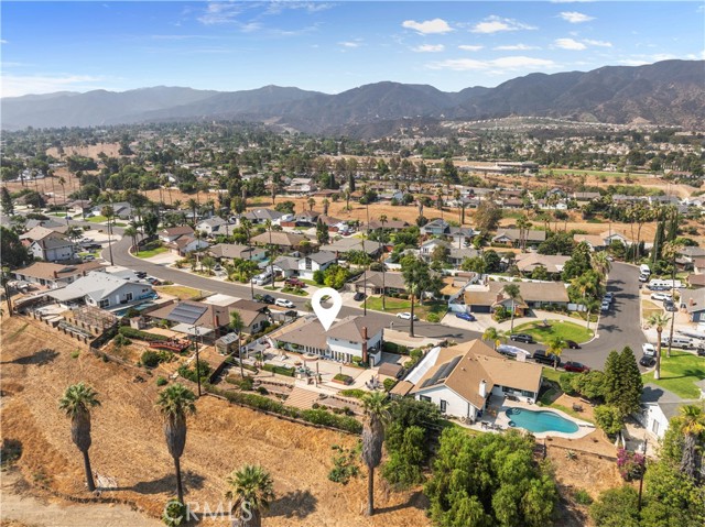 2001 Cypress Point Drive, Corona CA: https://media.crmls.org/medias/c4ae4ca1-0f43-4cf3-8e97-4d5f67a92b7f.jpg