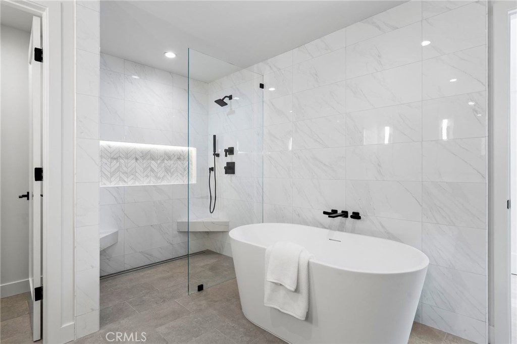 https://media.crmls.org/medias/c4aedf45-53d4-45a3-9a88-4e7086f29821.jpg?preset=X-Large