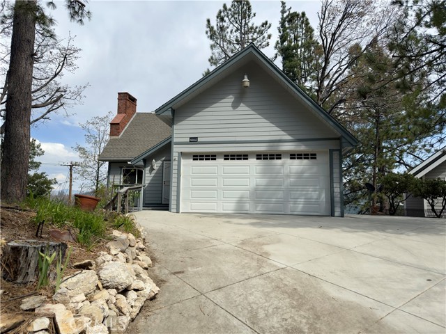 26500 Amador Lane, Lake Arrowhead CA: https://media.crmls.org/medias/c4af649e-5d1a-415d-aa4b-08fb54ce102a.jpg