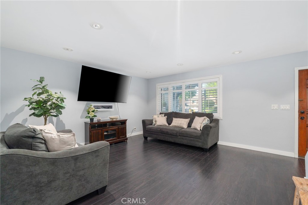 MLS #CV25226106 image #6