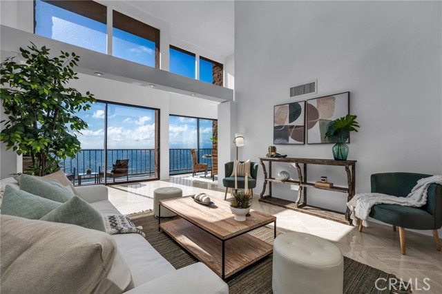 727 Esplanade, Redondo Beach, California 90277, 2 Bedrooms Bedrooms, ,1 BathroomBathrooms,Residential,Sold,Esplanade,SB24074186