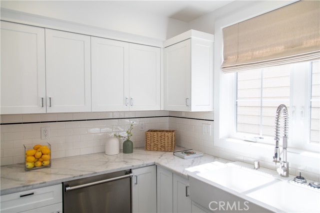 Detail Gallery Image 6 of 13 For 424 1/2 Marguerite Ave, Corona Del Mar,  CA 92625 - 2 Beds | 2/1 Baths