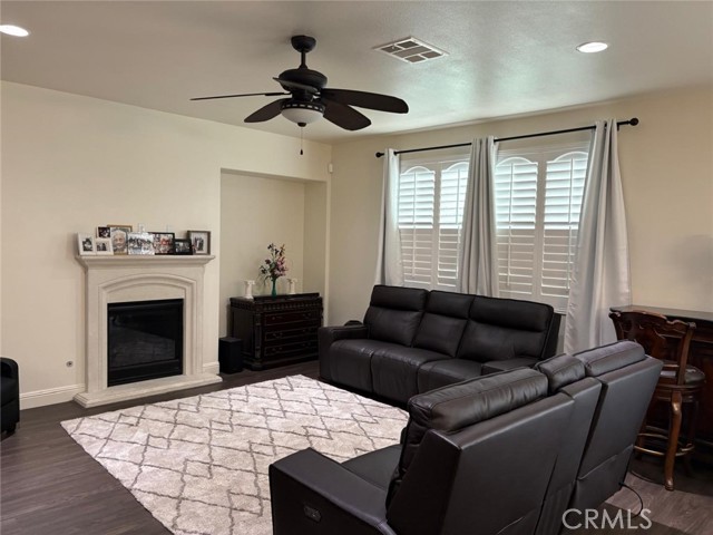 Detail Gallery Image 12 of 36 For 6111 Peregrine Dr, Jurupa Valley,  CA 91752 - 7 Beds | 4/1 Baths