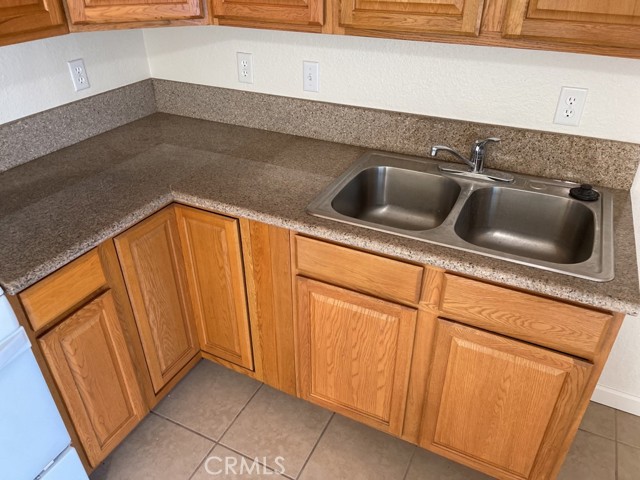 16784 Sultana Street, Hesperia CA: https://media.crmls.org/medias/c4b4b957-24be-4480-add6-111f4f3b4839.jpg