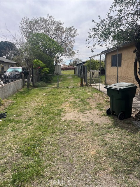 Detail Gallery Image 4 of 18 For 18173 Mccauley, Fontana,  CA 92335 - 4 Beds | 2 Baths