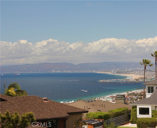 408 Via La Soledad, Redondo Beach CA: https://media.crmls.org/medias/c4b51d9c-31c8-4f05-9ec2-3519dcd21d98.jpg