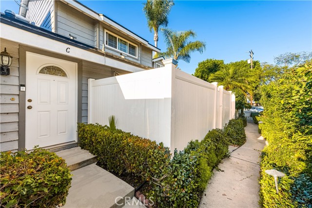 Detail Gallery Image 3 of 41 For 1062 Walnut St #C,  Tustin,  CA 92780 - 2 Beds | 2/1 Baths