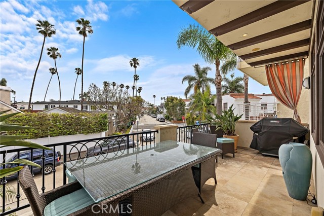 159 Angelo Walk, Long Beach CA: https://media.crmls.org/medias/c4b73fc9-64ae-4c99-a8c0-0bbb8c41d8cd.jpg