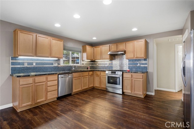 Detail Gallery Image 4 of 24 For 45027 Carla Ct, Lake Elsinore,  CA 92532 - 4 Beds | 3 Baths