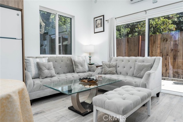 Detail Gallery Image 37 of 60 For 14027 Wyandotte St, Van Nuys,  CA 91405 - 4 Beds | 4 Baths