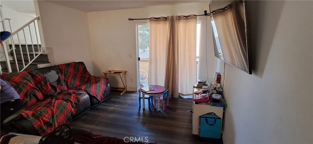 https://media.crmls.org/medias/c4ba4f8d-3ab9-4bbd-aeb2-b2dc5eb13586.jpg?preset=X-Large