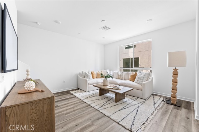 Detail Gallery Image 14 of 40 For 9419 1/2 N Sepulveda Blvd. #3,  North Hills,  CA 91343 - 2 Beds | 2/1 Baths