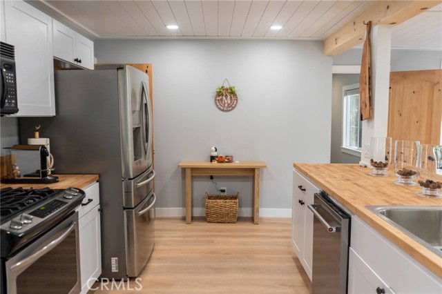 Detail Gallery Image 18 of 43 For 25150 Fern Valley Rd, Idyllwild,  CA 92549 - 3 Beds | 2 Baths