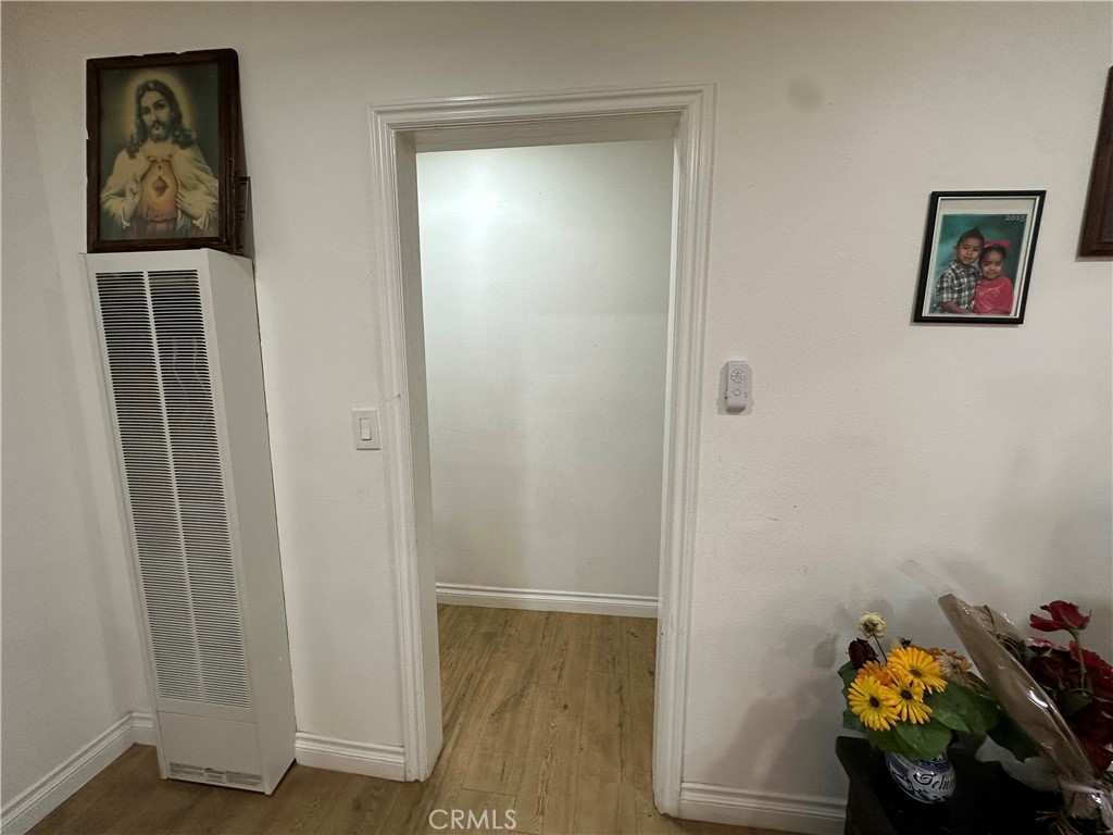 https://media.crmls.org/medias/c4bb1438-604b-47df-b4e6-351d1a320b7a.jpg?preset=X-Large