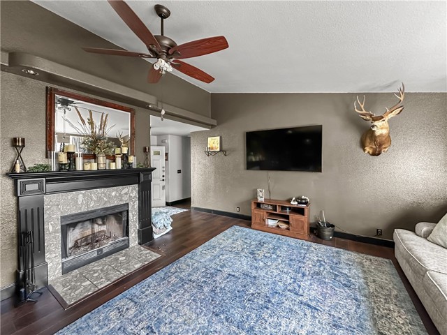 Detail Gallery Image 5 of 16 For 6149 Kanaka Ave, Oroville,  CA 95966 - 3 Beds | 2 Baths