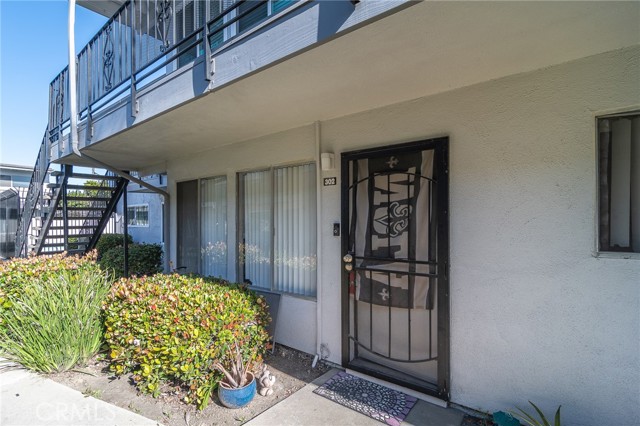 Detail Gallery Image 2 of 20 For 5530 Ackerfield Ave #302,  Long Beach,  CA 90805 - 1 Beds | 1 Baths