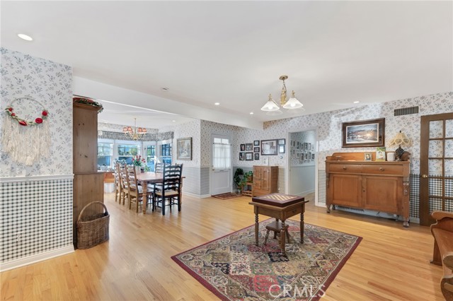 Detail Gallery Image 8 of 25 For 9950 Delco, Chatsworth,  CA 91311 - 4 Beds | 2 Baths